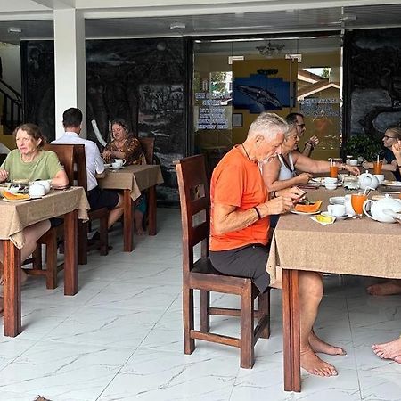 Funwhales Rest House Negombo Kültér fotó