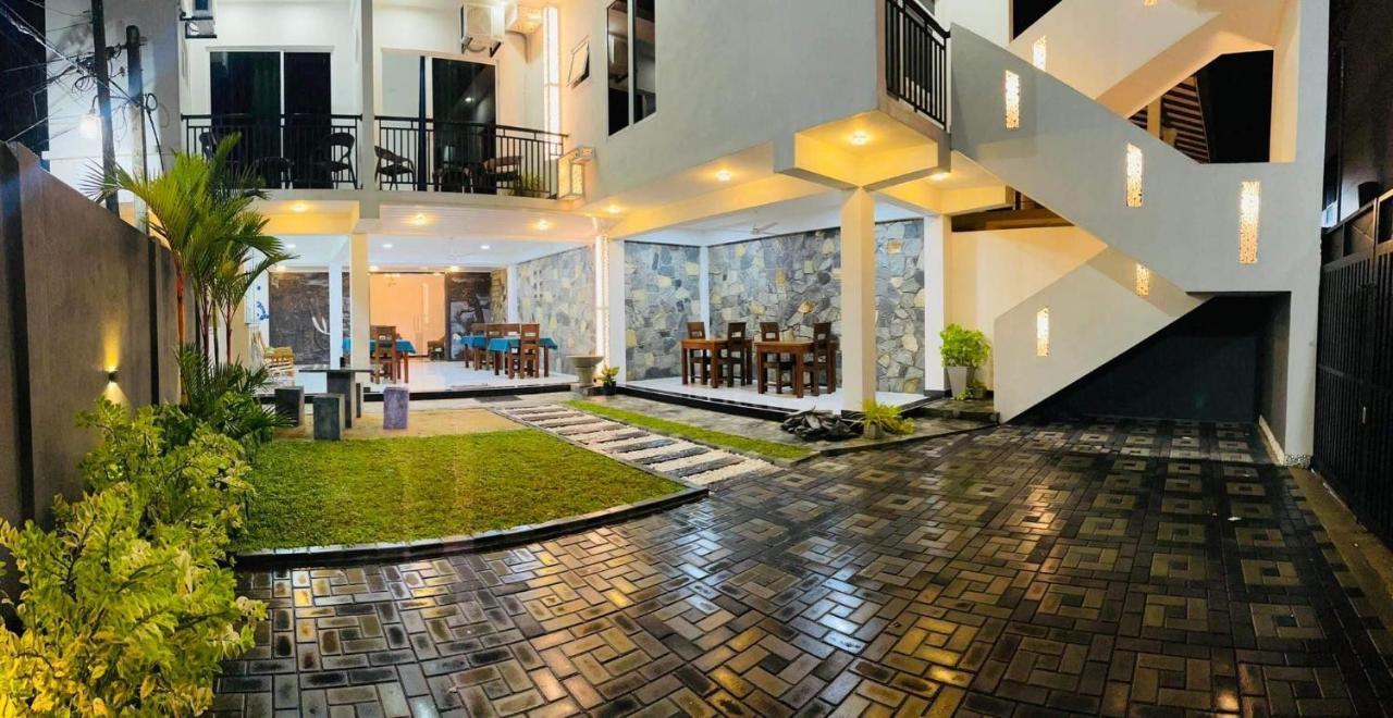 Funwhales Rest House Negombo Kültér fotó