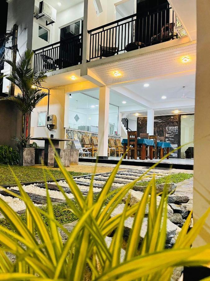 Funwhales Rest House Negombo Kültér fotó