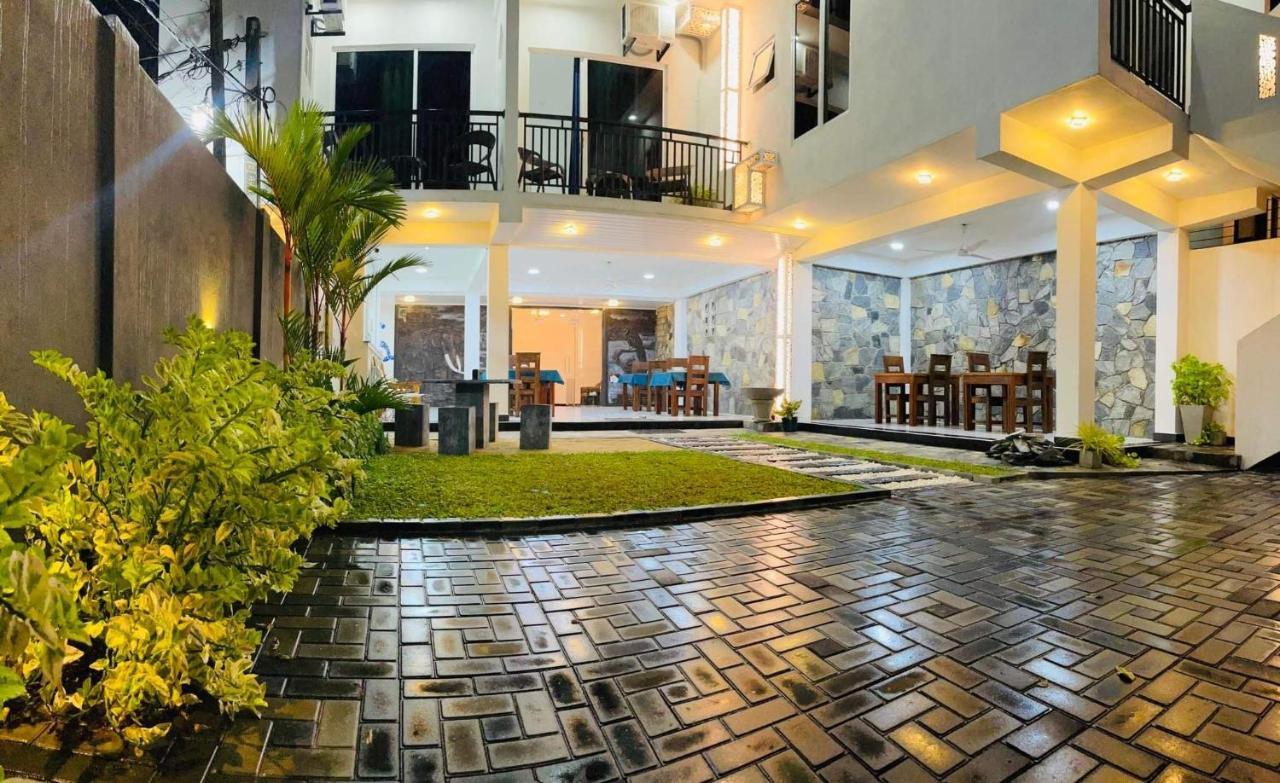 Funwhales Rest House Negombo Kültér fotó