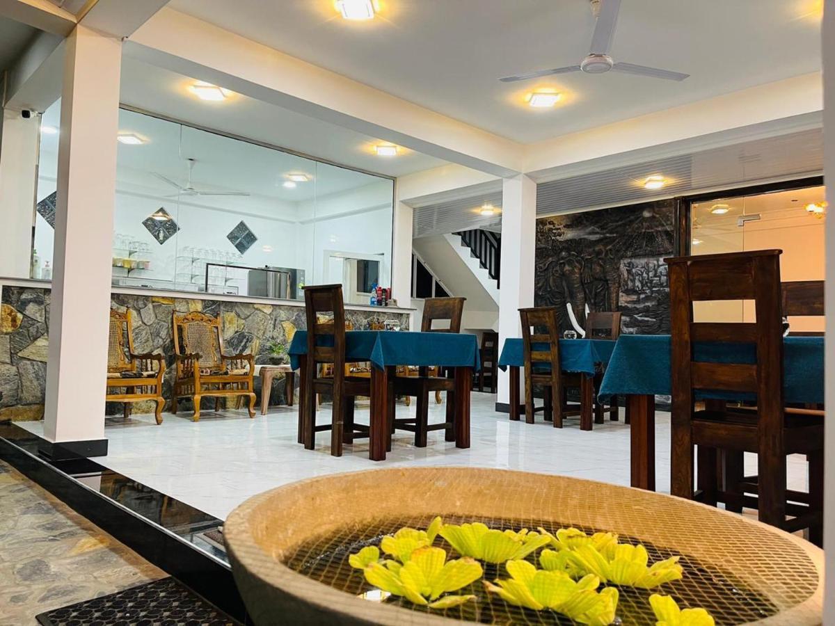 Funwhales Rest House Negombo Kültér fotó