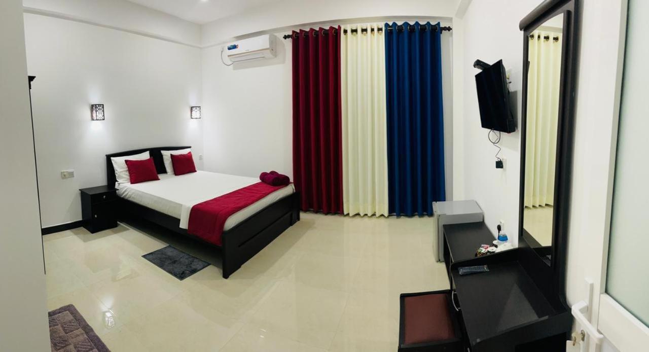 Funwhales Rest House Negombo Kültér fotó
