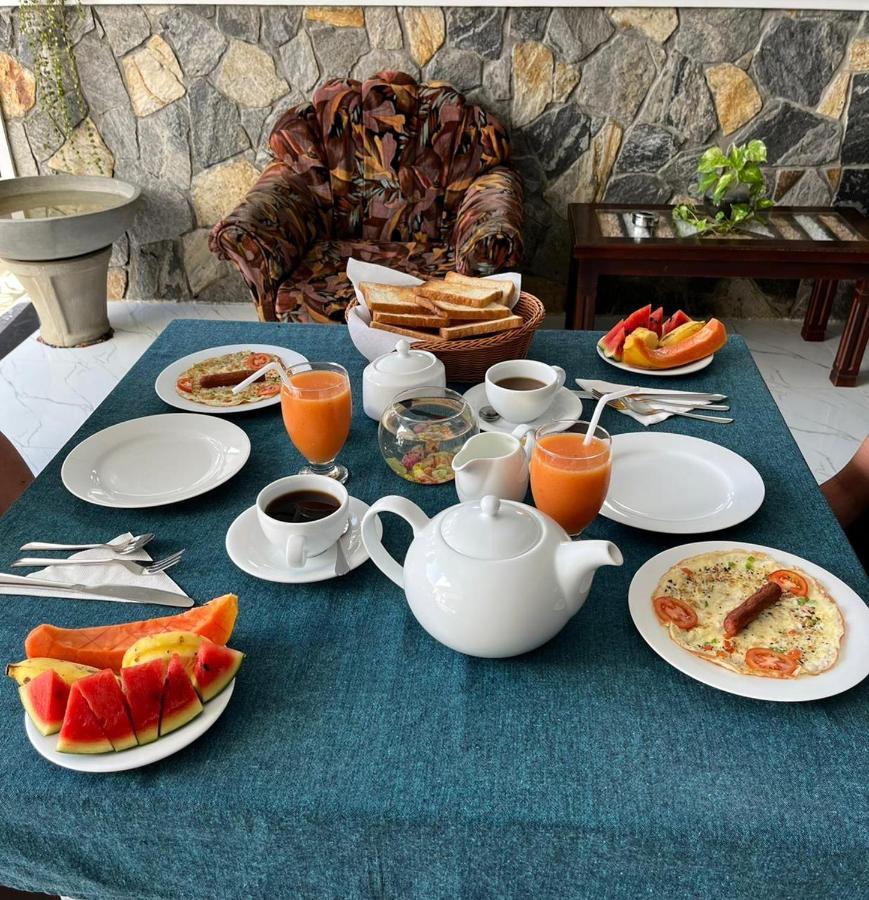 Funwhales Rest House Negombo Kültér fotó