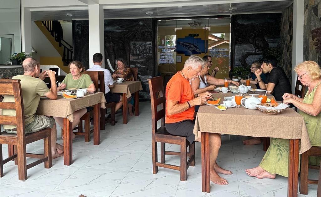 Funwhales Rest House Negombo Kültér fotó